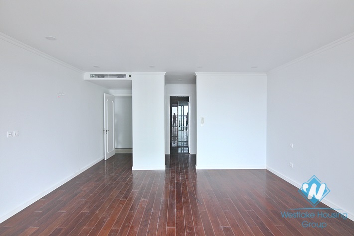 A magnificent 4 bedroom apartment for rent in De L’Roi Soleil